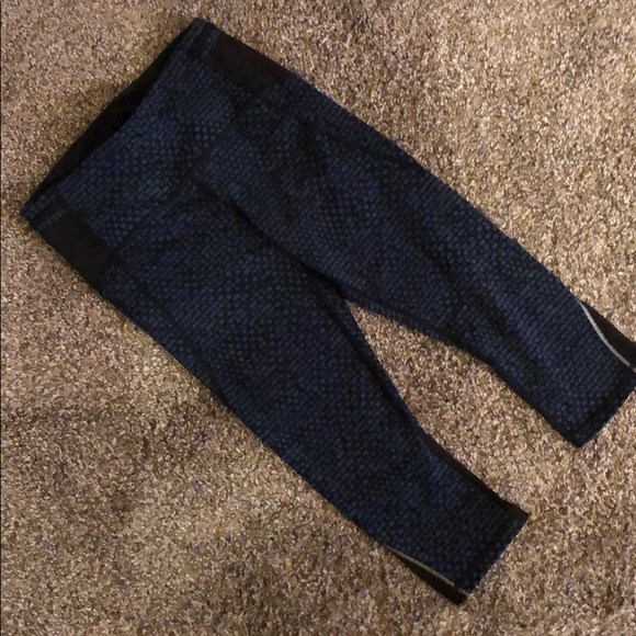 Lululemon Crops - Picture 3 of 4